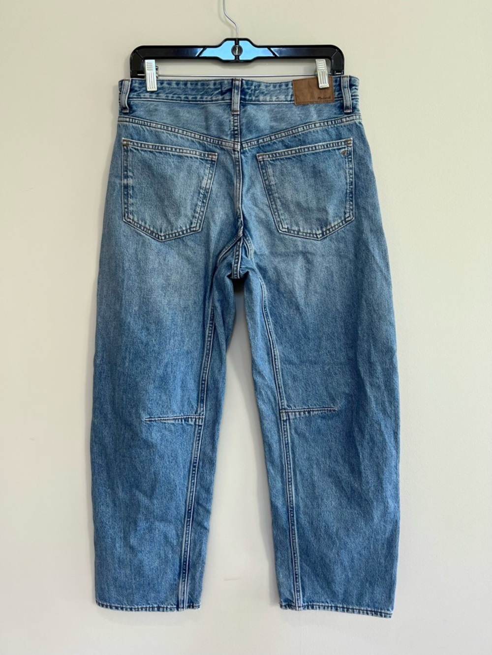 Madewell The Darted Barrel-Leg Button Fly Cotton Denim Jeans Light Blue, size 2 - Picture 4 of 12
